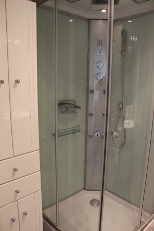 Massagedusch med radio