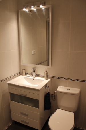 Fräsch och nyrenoverad toalett/badrum